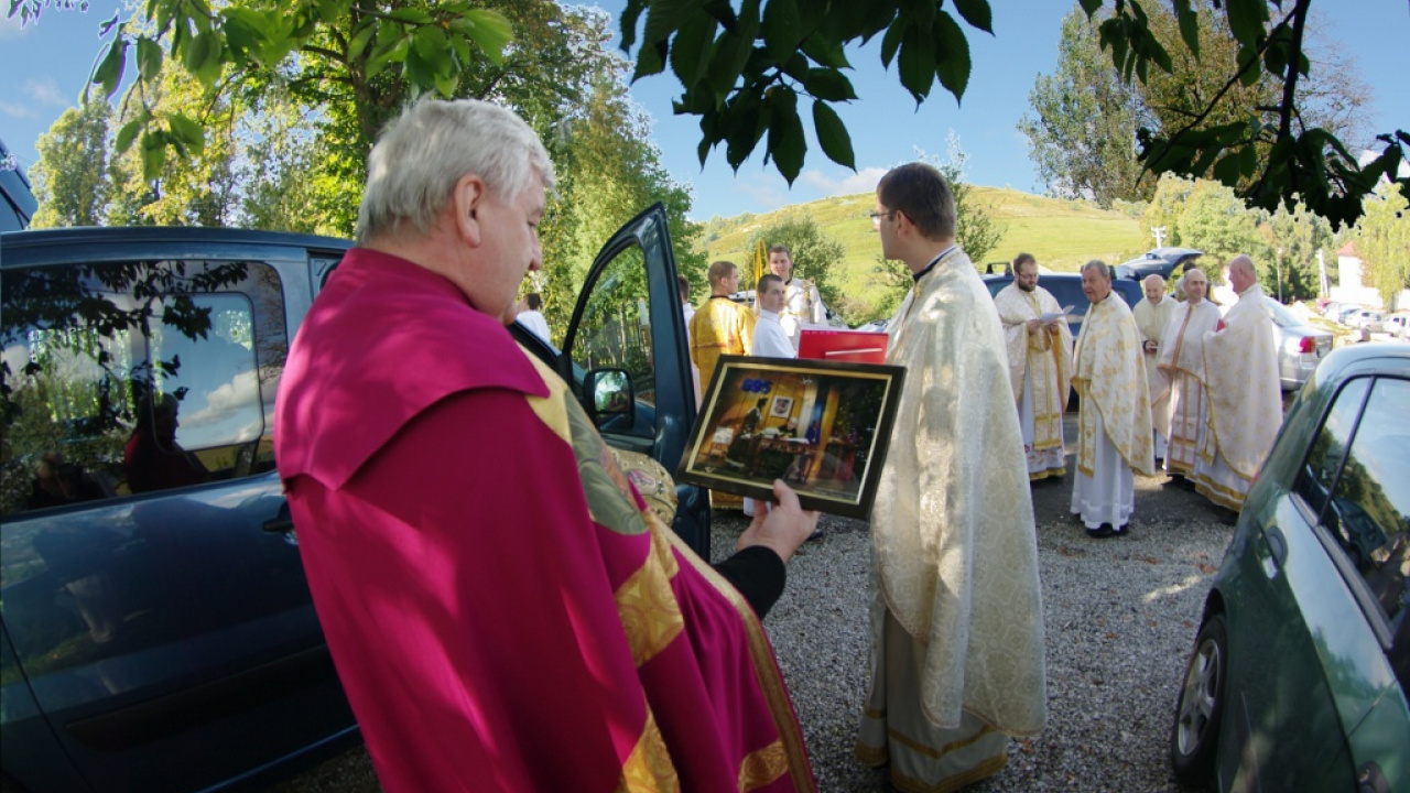 Posviacka obnoveného gréckokatolíckeho chrámu, oltára a ikonosta  Posviacka obnoveného gréckokatolíckeho chrámu, oltára a ikonosta